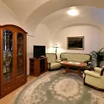 Golden Goose Apartment *